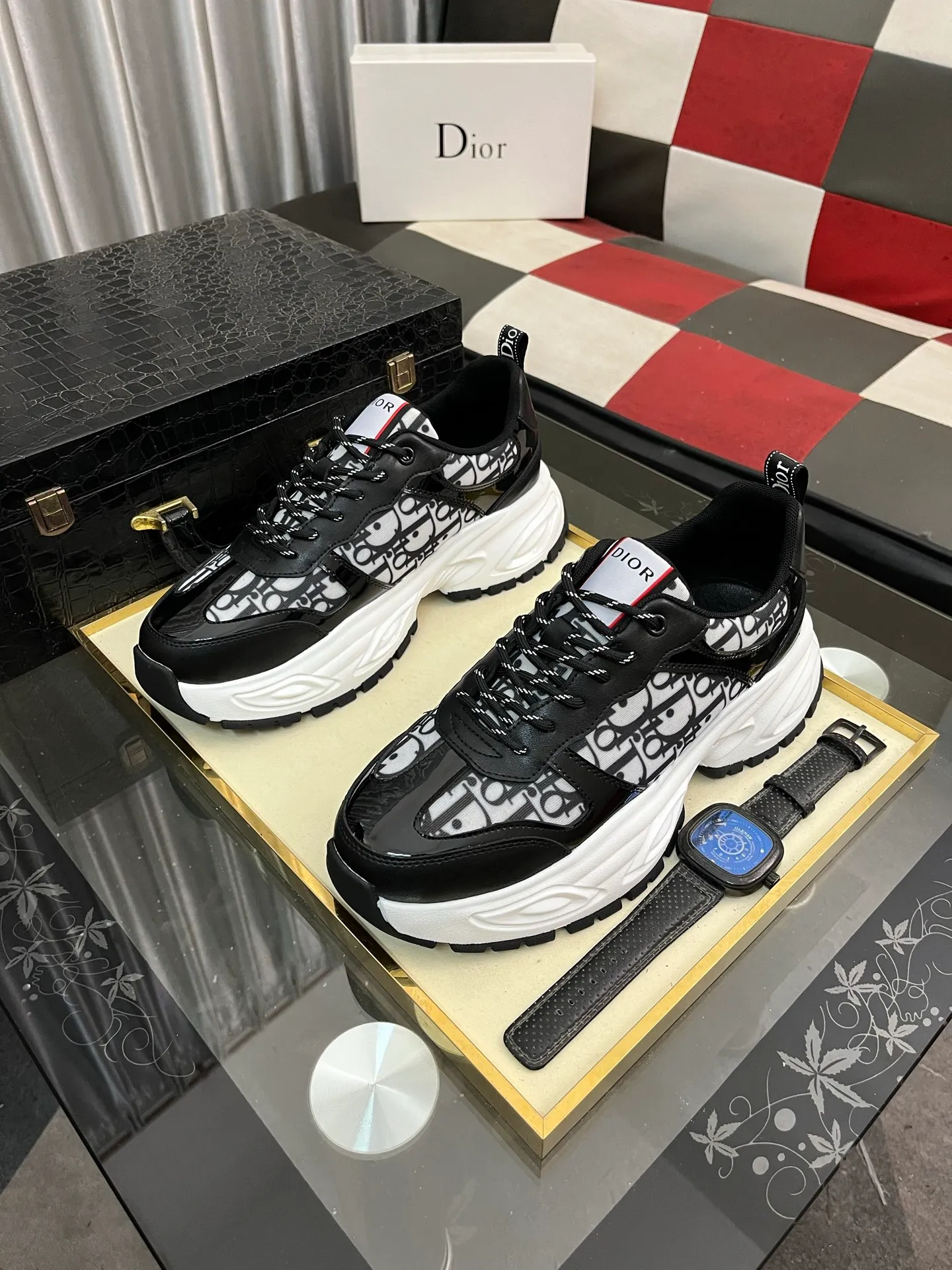 Men's men's shoes 💰458⌚️⌚️Dior's new 🆕low-cut casual sneakers, made of breathable mesh, with brand signature details on the shoe collar to enhance style. Fashionable and versatile, it can complement any look. With a sophisticated design that is both dynamic and modern, this new must-have shoe adds a new dimension to Dior's legacy, displaying modern elegance. Men's shoes 38-44 2️⃣ colors available